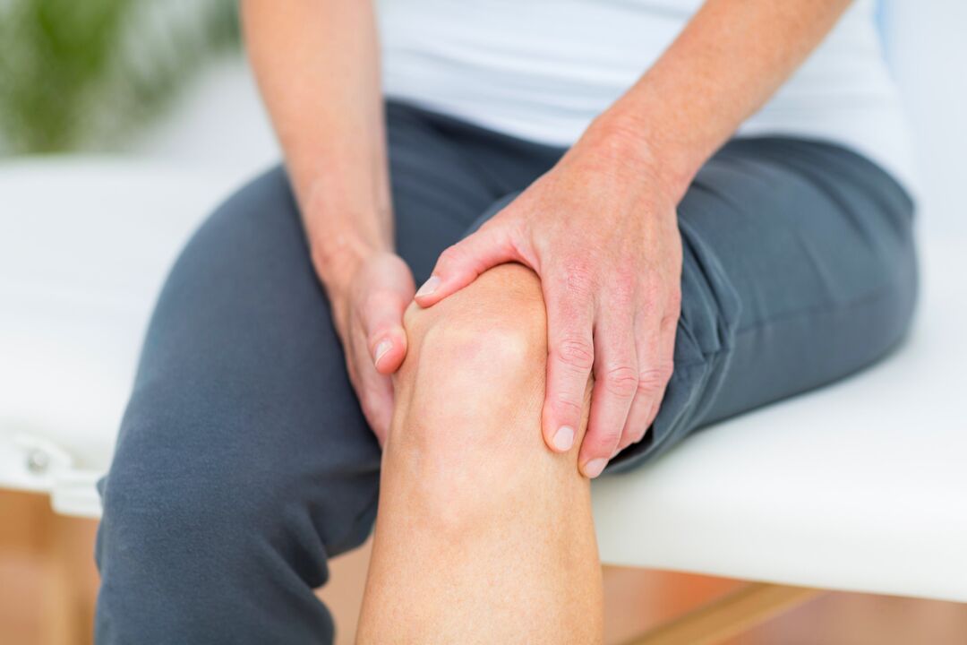 Many people feel pain in the joints of the hands and feet